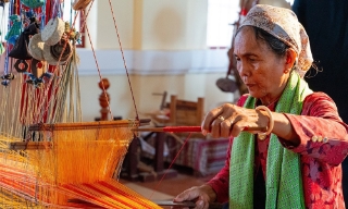 Đưa nghề dệt thổ cẩm vươn xa