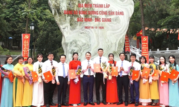 Núi Hồng Vân - đến hẹn lại lên