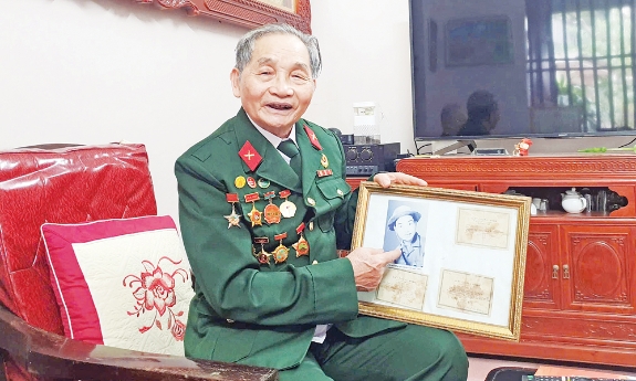 Nhà giáo 5 lần được tặng danh hiệu "Dũng sĩ diệt Mỹ"