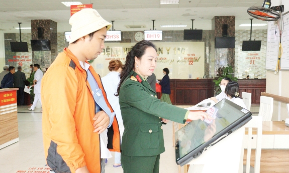 Những quân nhân khoác áo blouse trắng