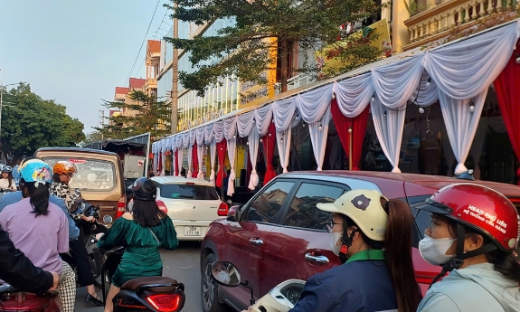 Cưới rình rang, tang rườm rà - Bài 2: Chủ trương đã rõ, thực hiện còn vướng