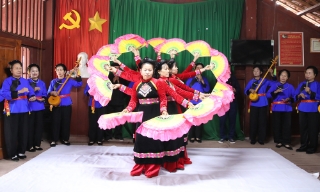 Vang điệu then ở Má Bắp