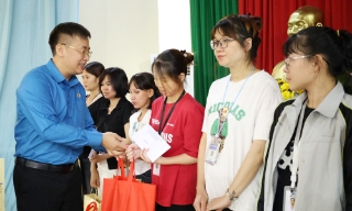 Để tất cả đoàn viên, người lao động đều có Tết