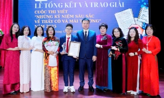 Liên đội phó học giỏi, năng động