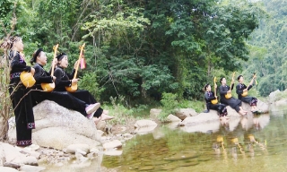 Còn mãi cung đàn then