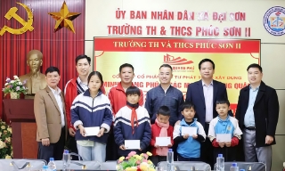 Mang niềm vui đến với học sinh hoàn cảnh khó khăn