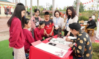 Xuân ấm trên những mái trường