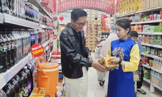 Làm thêm dịp Tết: Cơ hội “kép” cho người trẻ