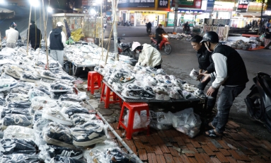  Hàng không rõ nguồn gốc “bủa vây” thị trường cận Tết