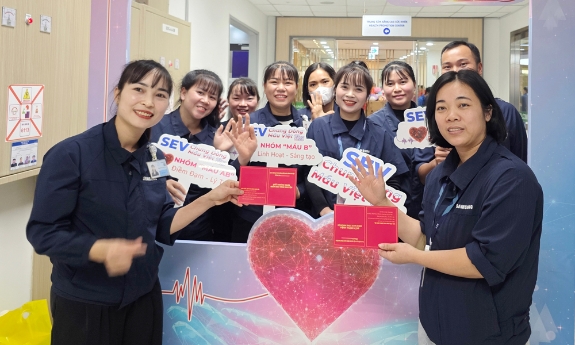 Giọt máu nghĩa tình giữa ca sản xuất