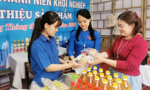 Góp sức trẻ trong mùa lễ hội 