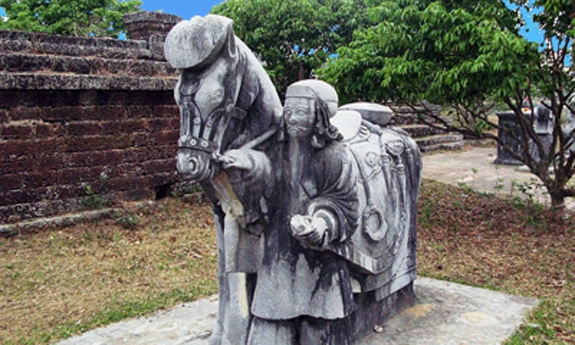 Độc đáo lăng đá Dinh Hương 