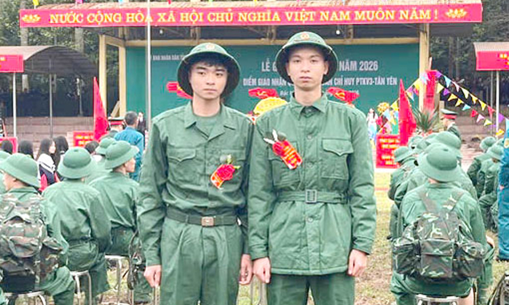 Hai anh em ruột cùng viết đơn tình nguyện nhập ngũ