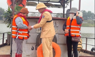 Không chủ quan khi tham gia giao thông đường thủy