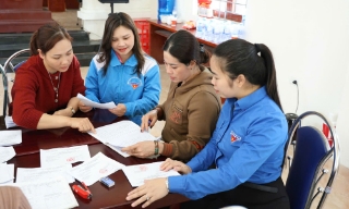 Góp sức trẻ vào ngày hội non sông