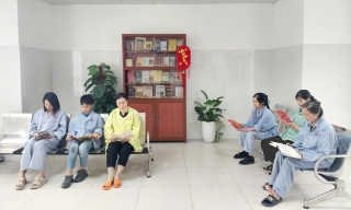 Tủ sách trong bệnh viện - thêm “liều thuốc” tinh thần