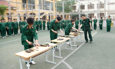  Đổi mới công tác giáo dục quốc phòng và an ninh: Rèn tác phong, nâng trách nhiệm bảo vệ Tổ quốc cho học sinh