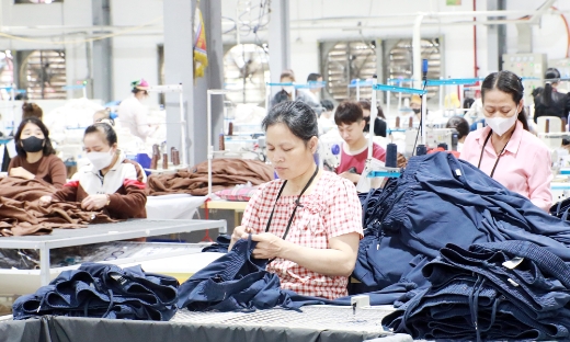 Giảm phụ thuộc tăng ca: Hướng đi bền vững của doanh nghiệp may mặc