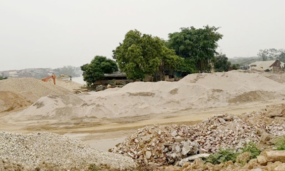 Xóa điểm nghẽn hành lang thoát lũ: Không thể chậm trễ