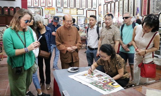 Khẳng định vai trò nghệ nhân trong chuỗi giá trị di sản, làng nghề