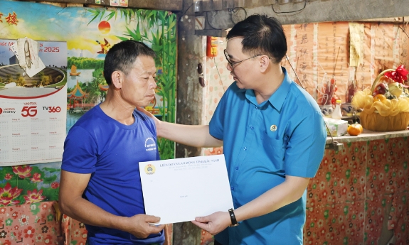 Liên đoàn Lao động tỉnh Bắc Ninh thăm hỏi thân nhân đoàn viên tử vong do tai nạn lao động