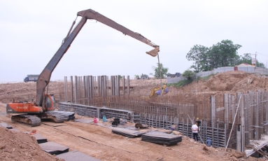  Thi công dự án đê điều: Chạy đua trước mùa mưa lũ