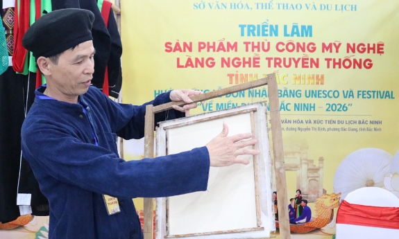 Chuyện nghề bên vuông giấy dó