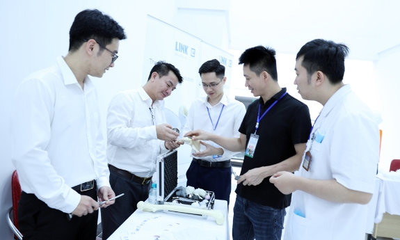 Làm chủ kỹ thuật hiện đại trong thay khớp háng