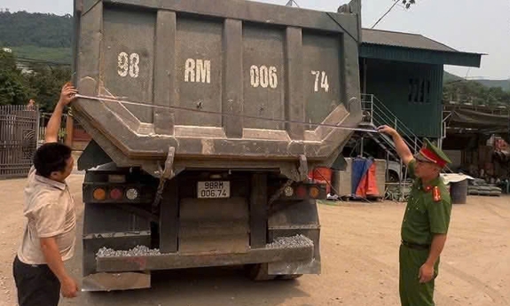 Bắc Ninh: Ngăn chặn tình trạng xe quá khổ, quá tải từ gốc