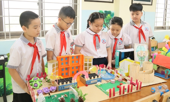 Nữ sinh lớp 5 đam mê công nghệ