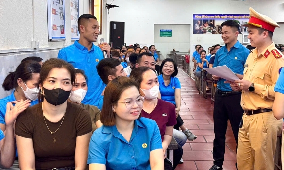 Nhân rộng mô hình công xưởng không ghế trống