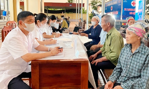 Hơn 500 người dân được khám, tư vấn về bệnh lao 