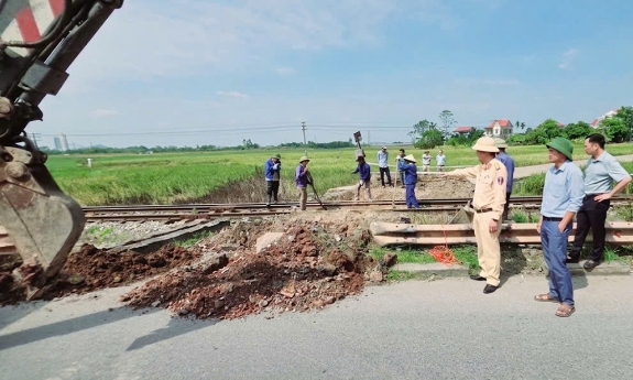 Siết chặt kỷ cương, bảo đảm an toàn giao thông đường sắt