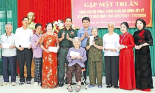 Đảng viên nêu gương, nói đi đôi với làm