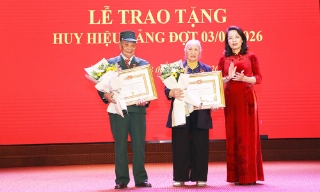 2.296 đảng viên Đảng bộ tỉnh Bắc Ninh được tặng Huy hiệu Đảng
