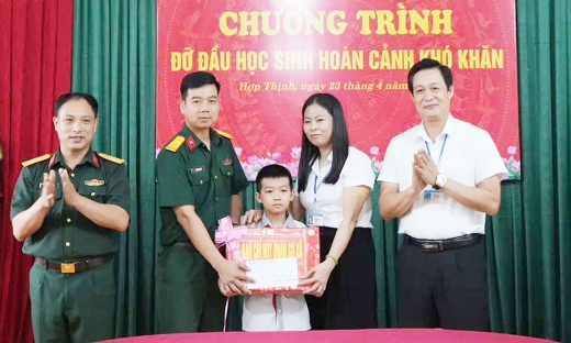 Nhận đỡ đầu 66 học sinh hoàn cảnh đặc biệt khó khăn