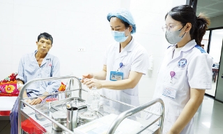 Điều dưỡng Đào Thị Hải hết lòng vì người bệnh