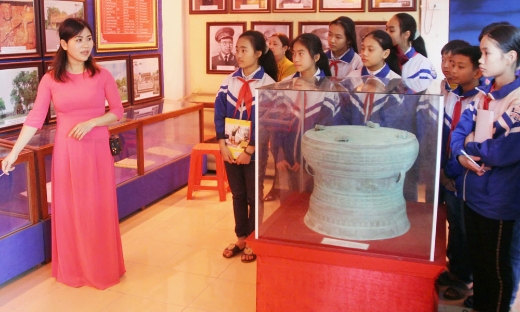 Bồi đắp truyền thống cách mạng, lòng tự hào dân tộc