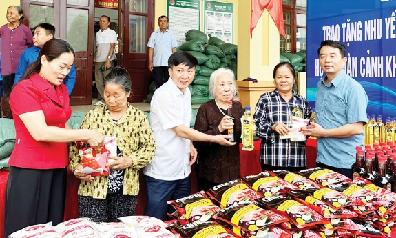 Học và làm theo Bác: Trao yêu thương từ những điều bình dị