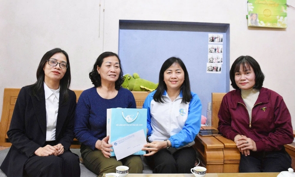 Cầu nối giúp phụ nữ khó khăn vươn lên