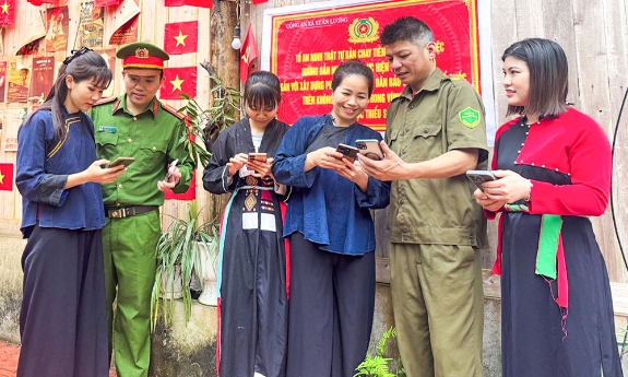 “Cánh tay nối dài” thực hiện chuyển đổi số ở cơ sở