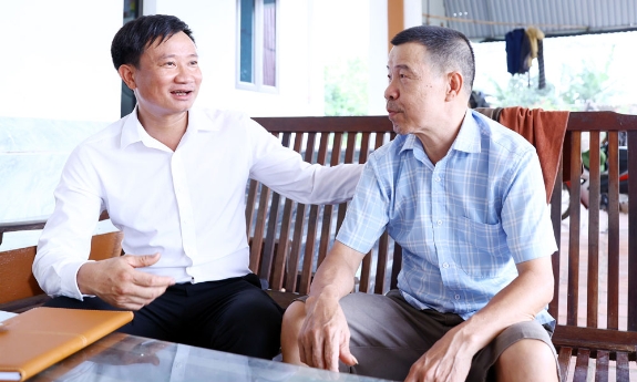 Chuyện về người cán bộ trẻ "vác tù và" được dân mến, Đảng tin