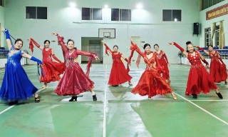 Người cao tuổi Bắc Ninh vui, khỏe nhờ khiêu vũ thể thao