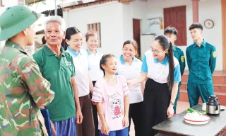 Phụ nữ Nhã Nam hỗ trợ gia đình chính sách, hoàn cảnh khó khăn