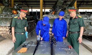 Lữ đoàn Tăng thiết giáp 409: Giữ sức mạnh “quả đấm thép” 