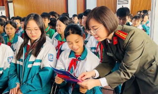 Giúp trẻ em tự bảo vệ  mình trên không gian mạng