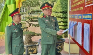 Đại tá Hoàng Quốc Tuấn giành giải Ba báo cáo viên giỏi toàn quân