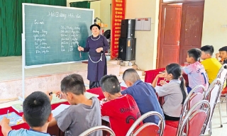 Lớp học tiếng dân tộc giữa non xanh