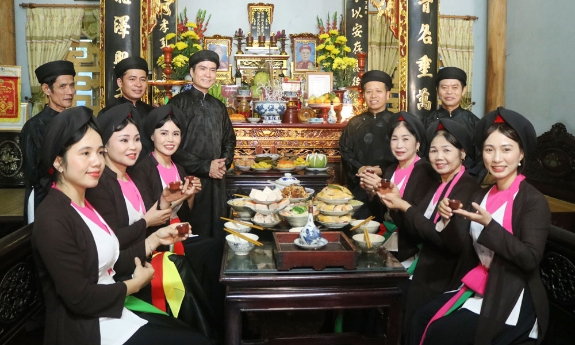 Tinh tế cơm quan họ