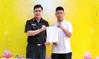 Tuổi trẻ Bắc Ninh hăng hái viết đơn tình nguyện nhập ngũ